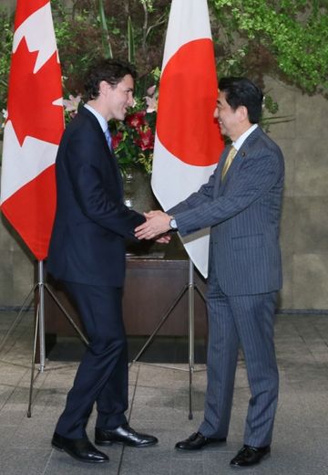 安倍总理在总理大臣官邸与加拿大总理贾斯廷·特鲁多举行了首脑会谈等。