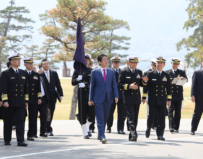 安倍总理视察了位于广岛县江田岛市的海上自卫队江田岛地区。