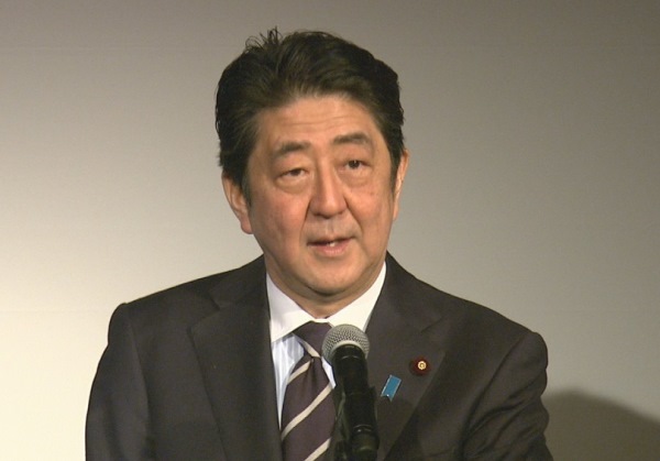安倍总理出席了在东京都内举行的2016CLSA日本论坛并发表了演讲。