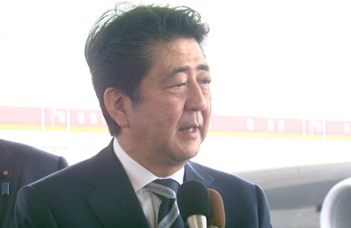 安倍总理在东京国际机场（羽田机场）举行了关于出席G7陶尔米纳峰会的记者会。