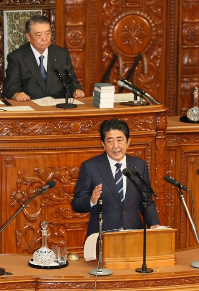 安倍总理在众议院全体会议及参议院全体会议上发表了第192届国会所信表明演说。