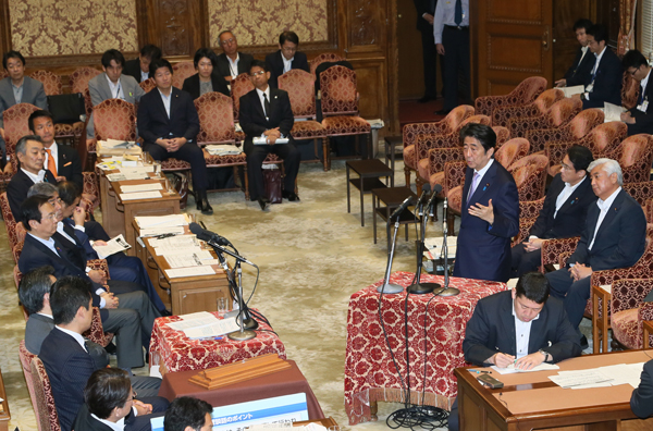 安倍总理出席了众议院有关我国及国际社会和平安全法制的特别委员会。