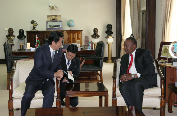 安倍总理为了出席TICAD VI(第六届非洲开发会议)等,访问了肯尼亚共和国的内罗毕。