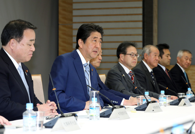 安倍总理在总理大臣官邸召开了第37次都市再生本部会议。