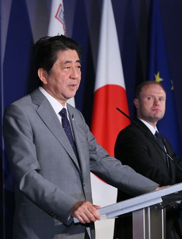 安倍总理访问了马耳他共和国的瓦萊塔。