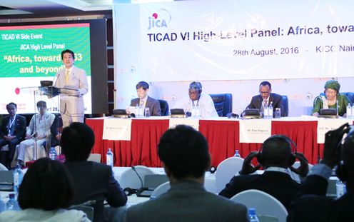 安倍总理为了出席TICAD VI（第六届非洲开发会议）等，访问了肯尼亚共和国的内罗毕。