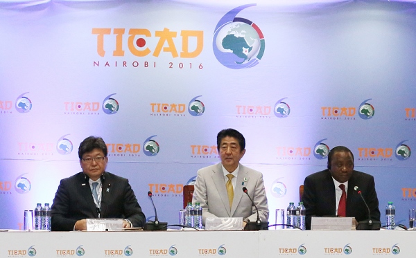 安倍总理为了出席TICAD VI(第六届非洲开发会议)等,访问了肯尼亚共和国的内罗毕。