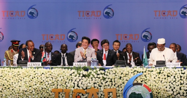 安倍总理为了出席TICAD VI(第六届非洲开发会议)等,访问了肯尼亚共和国的内罗毕。