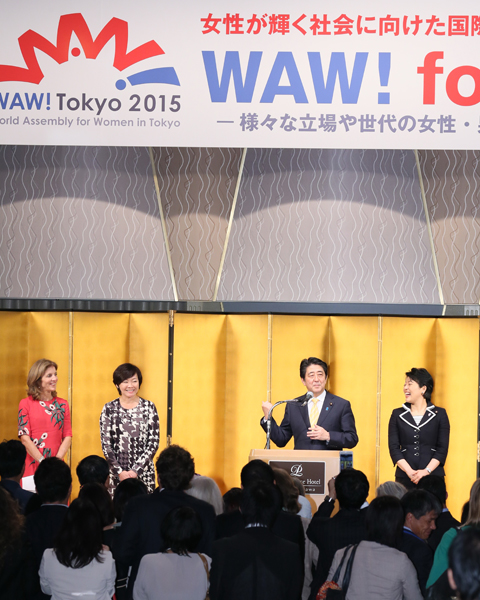 安倍总理出席了在东京都内召开的“为实现女性绽放光彩社会的国际论坛” World Assembly for Women in Tokyo(WAW! Tokyo 2015)等。