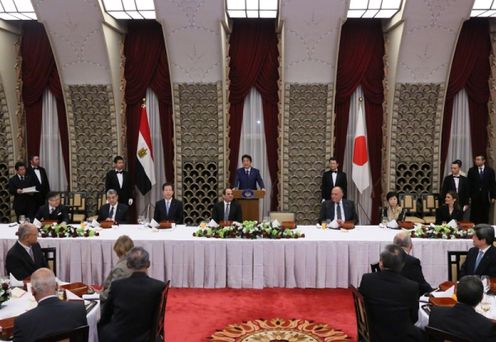 安倍总理在总理大臣官邸与阿拉伯埃及共和国的阿卜杜勒法塔赫·塞西总统举行了首脑会谈等。