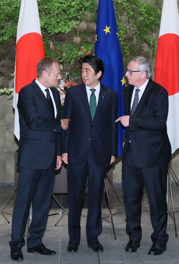 安倍总理在总理大臣官邸举行了日本与欧盟的定期首脑磋商。