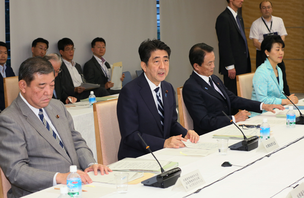 安倍总理在总理大臣官邸召开了第14次国家战略特别区域咨询会议。