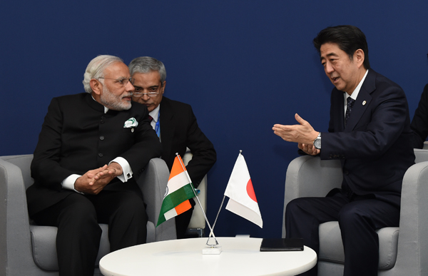 安倍总理为了出席COP21(联合国气候变化框架公约第二十一次缔约方会议)首脑会议继续访问了法兰西共和国的巴黎。