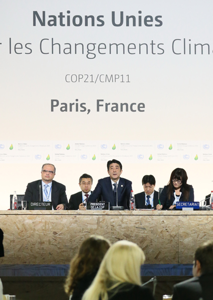 安倍总理为了出席COP21(联合国气候变化框架公约第二十一次缔约方会议)首脑会议继续访问了法兰西共和国的巴黎。