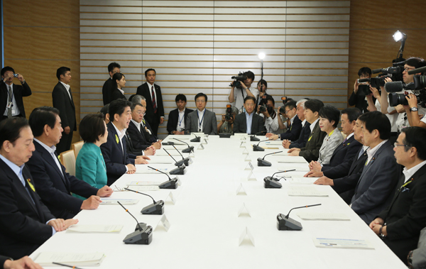 安倍总理在总理大臣官邸召开了第13次综合海洋政策本部会议。