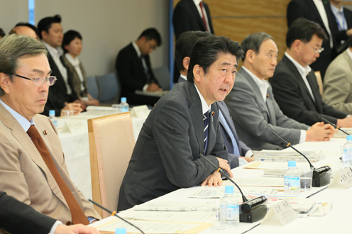 安倍总理在总理大臣官邸召开了第9次未来投资会议。