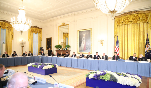 安倍总理为了出席第四届核安全峰会等访问了美利坚合众国华盛顿哥伦比亚特区。
