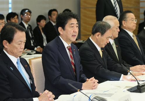 安倍总理在总理大臣官邸召开了第8次原子能防灾会议。