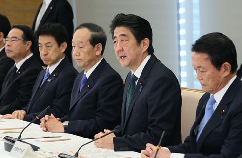 安倍总理在总理大臣官邸召开了第9次宇宙开发战略本部会议。