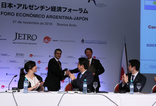 安倍总理访问了阿根廷共和国的布宜诺斯艾利斯。