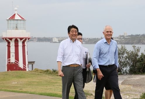 安倍总理访问了澳大利亚联邦的悉尼。