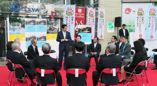 安倍总理为了视察熊本地震的重建・复兴状况,访问了大分县及熊本县。