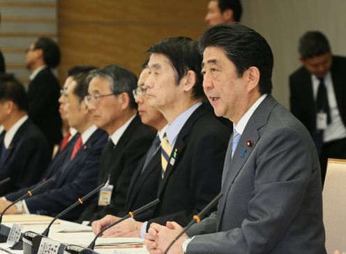 安倍总理在总理大臣官邸召开了第18次复兴推进会议及第45次原子能灾害对策本部会议的联合会议。