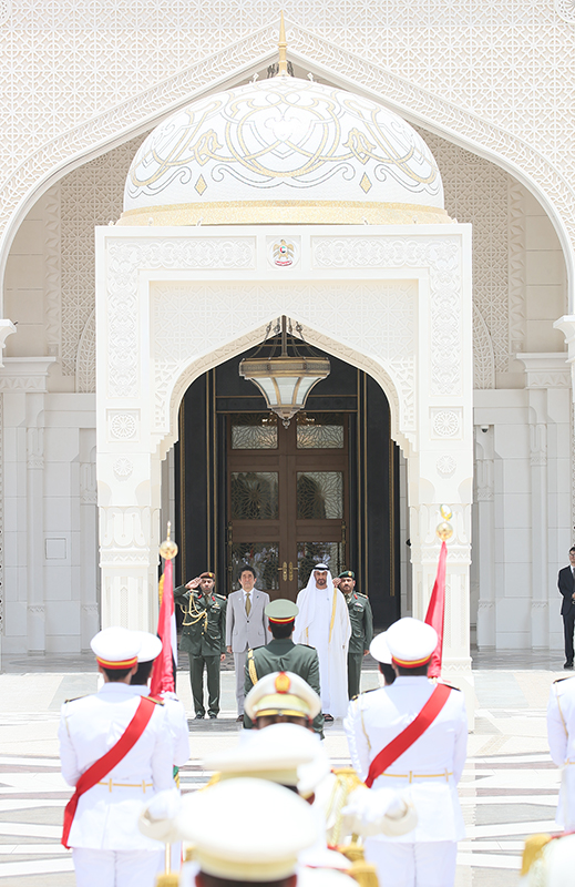 安倍总理出席欢迎仪式1（公关摄影）