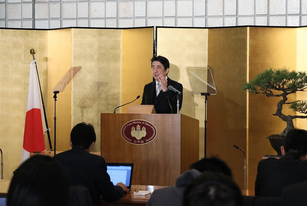 安倍总理在伊势神宫举行了新年记者招待会。