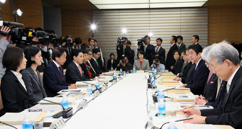 安倍总理在总理大臣官邸召开了第33次教育再生实行会议。