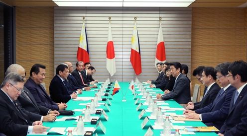 安倍总理在总理大臣官邸与菲律宾共和国总统罗德里戈·杜特尔特举行了首脑会谈等。
