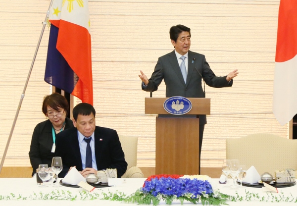 安倍总理在总理大臣官邸与菲律宾共和国总统罗德里戈·杜特尔特举行了首脑会谈等。