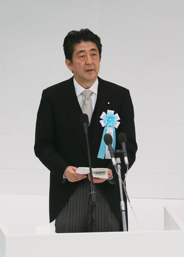 安倍总理出席了在日本武道馆举行的“全国战殁者追悼仪式”。