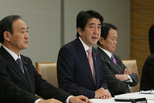安倍总理在总理大臣官邸召开了关于在叙利亚发生的威胁杀害日本人质事件的相关阁僚会议。