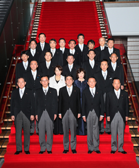 决定内阁的成员