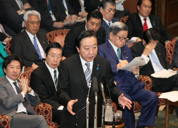 野田总理出席了参议院预算委员会。
