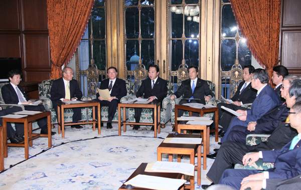 野田总理在国会内出席了冲绳政策协议会。 