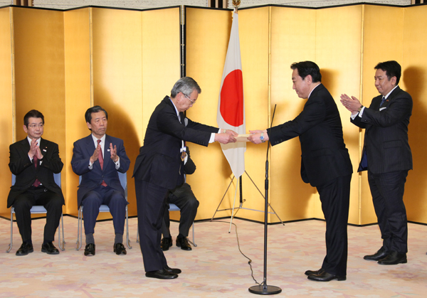野田总理出席了在总理大臣官邸举办的“制造工艺日本大奖”表彰仪式。