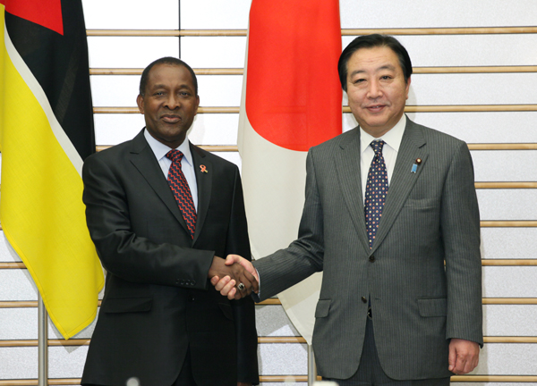 野田总理在总理大臣官邸与莫桑比克共和国阿里总理举行了会谈。