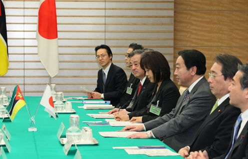 野田总理在总理大臣官邸与莫桑比克共和国阿里总理举行了会谈。