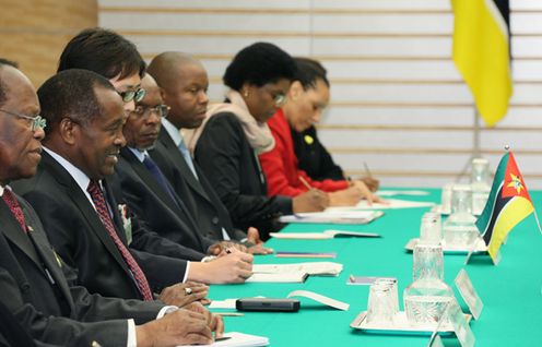 野田总理在总理大臣官邸与莫桑比克共和国阿里总理举行了会谈。