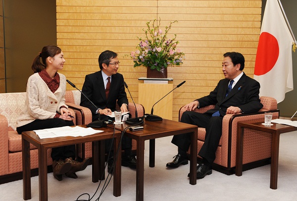 野田总理在总理大臣官邸进行了TBS广播系列全国网节目“发自官邸的政策信息”的录制。