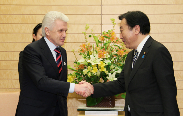 野田总理在总理大臣官邸接见了乌克兰议会弗拉基米尔•利特文议长。