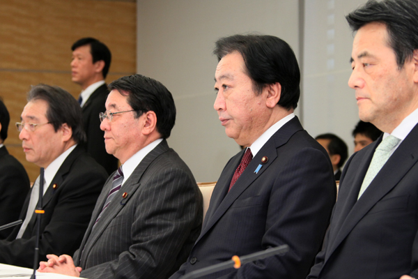 野田总理出席了在总理大臣官邸召开的有关月度经济报告等的相关阁僚会议。