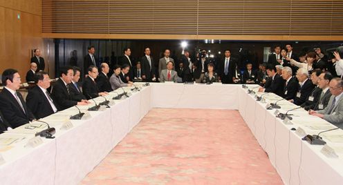 野田总理在总理大臣官邸召开了中央防灾会议。