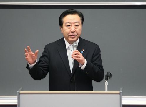 野田总理出席了在兵库县西宫市召开的“明天的安心”对话集会。