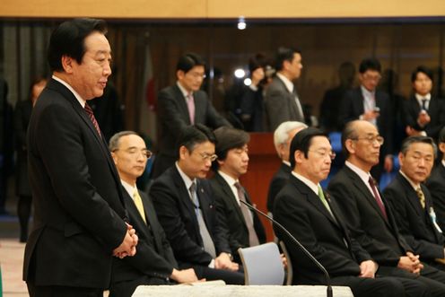 野田总理出席了在总理大臣官邸举行的“争创食品与地区的〈纽带〉”活动评选证书颁发仪式并发表讲话表示祝贺。