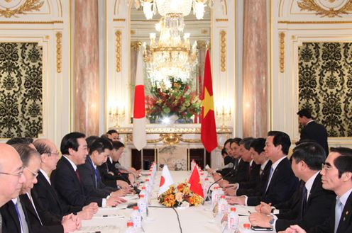 野田总理出席了在赤坂迎宾馆举行的日本与湄公河流域5国(柬埔寨、老挝、缅甸、泰国、越南)首脑会议。