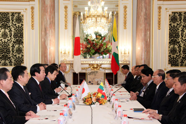 野田总理出席了在赤坂迎宾馆举行的日本与湄公河流域5国(柬埔寨、老挝、缅甸、泰国、越南)首脑会议。