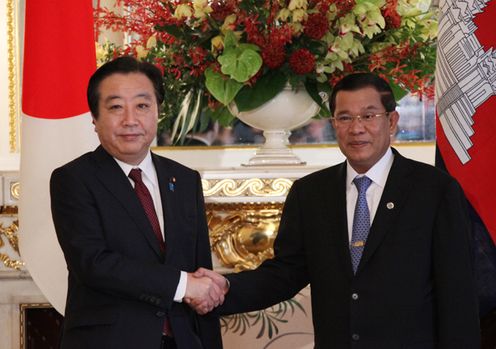 野田总理出席了在赤坂迎宾馆举行的日本与湄公河流域5国(柬埔寨、老挝、缅甸、泰国、越南)首脑会议。